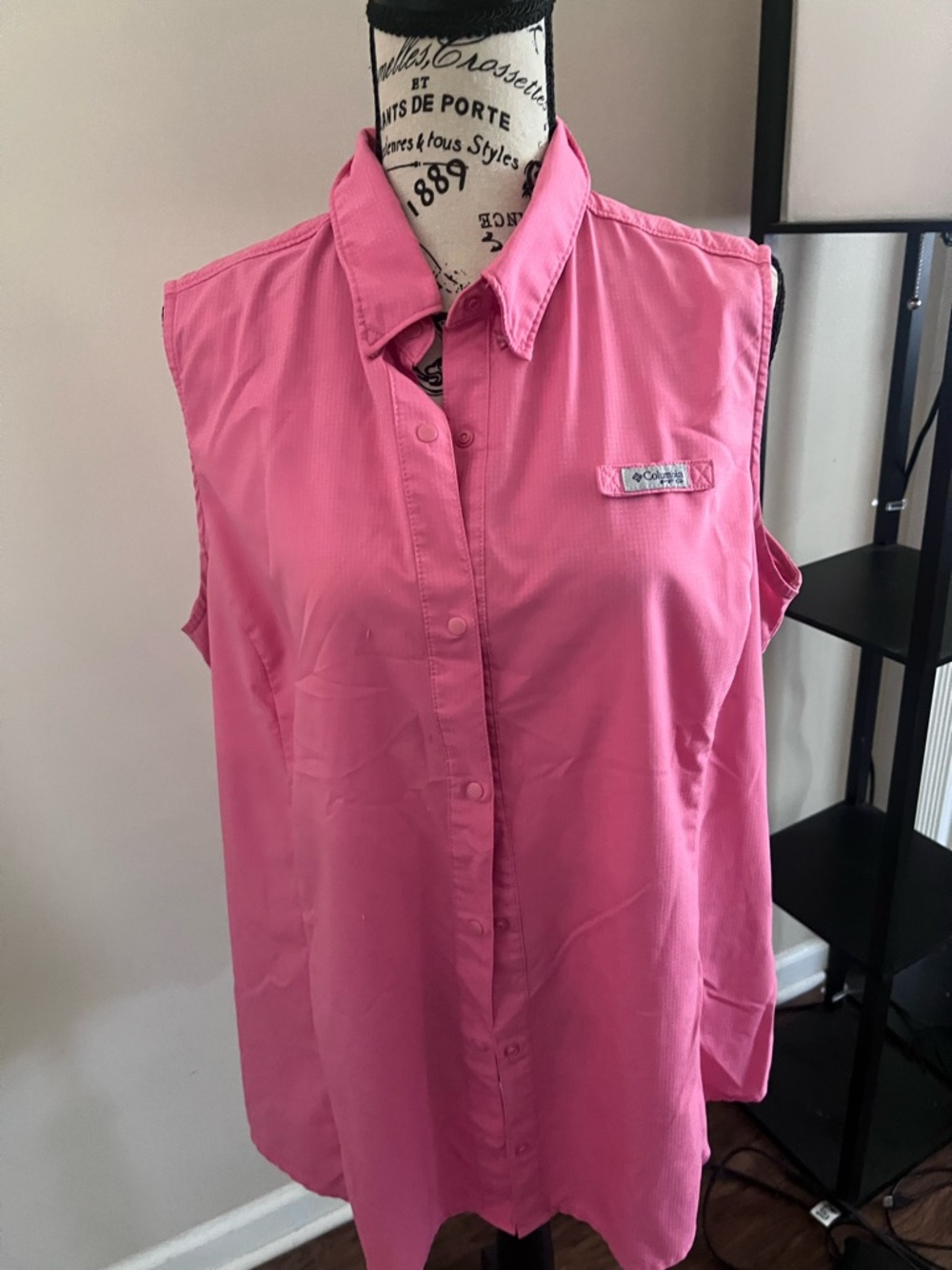 🎉3 for $15 Columbia Sleeveless Button-Down Shirt in Bright Pink size 1x